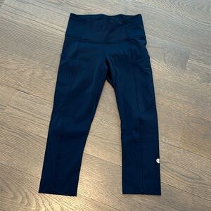 Lululemon Wunder Train High-Rise Crop 23" size 4 leggings with pockets navy blue